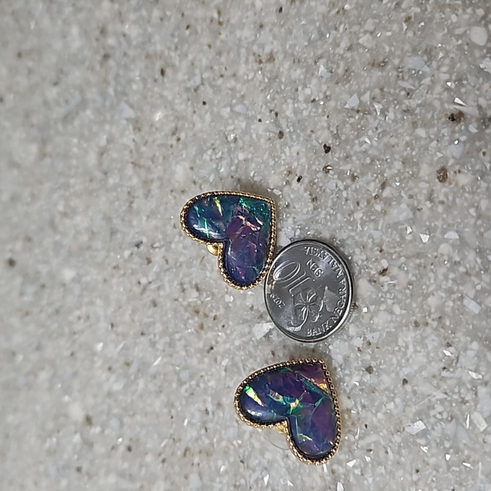 Heart post earring - Picture 4 of 4